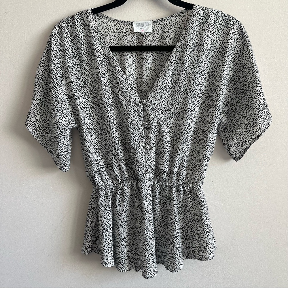 Gray Flutter Sleeve Peplum Blouse